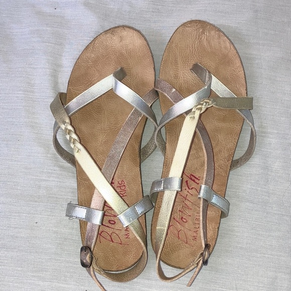 Blowfish size 4 youth  Silver gold and copper tone  Strappy Sandals - Picture 2 of 15